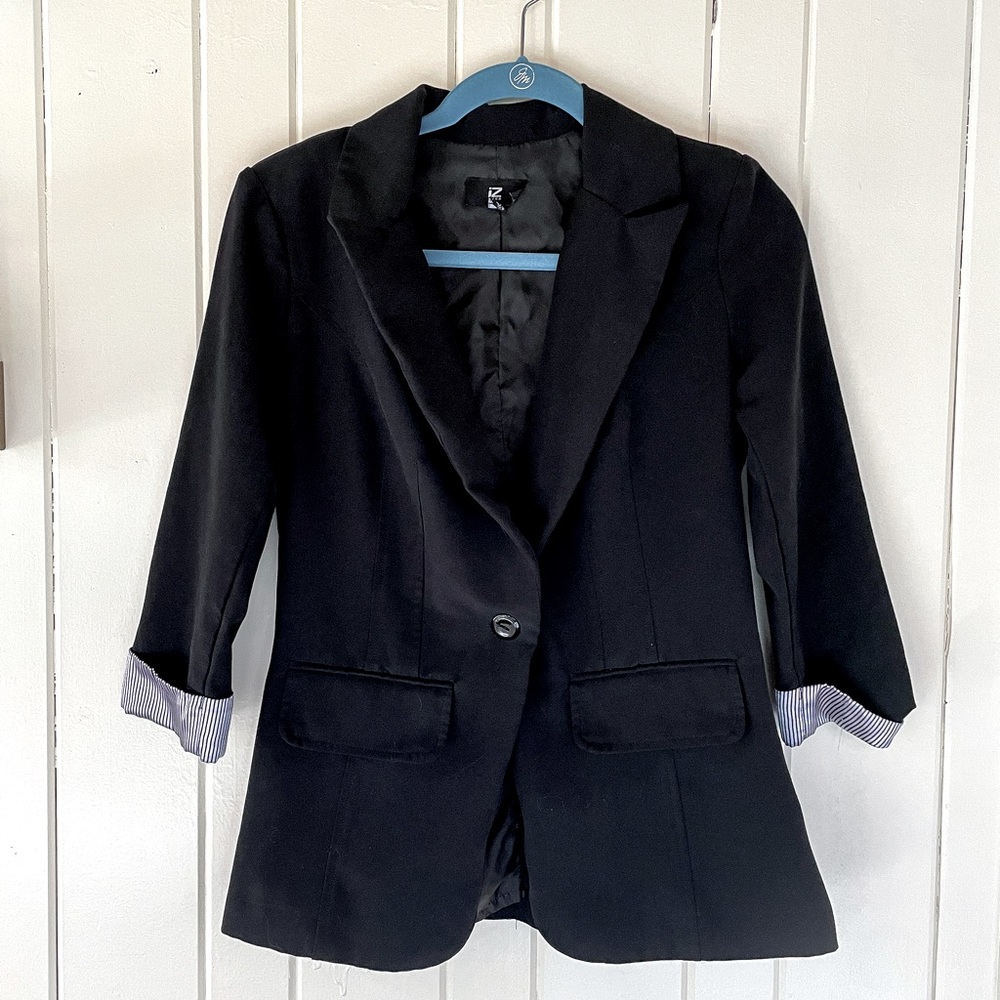 IZ Byer black 3/4 sleeve blazer - size L